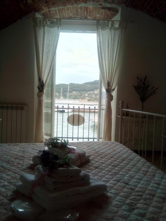 פורטו ונרה La Casetta Sul Mare Guesthouse מראה חיצוני תמונה