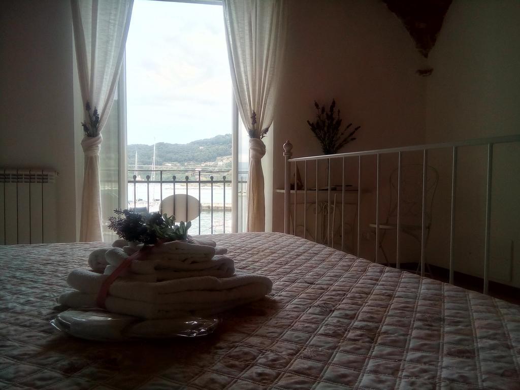 פורטו ונרה La Casetta Sul Mare Guesthouse מראה חיצוני תמונה